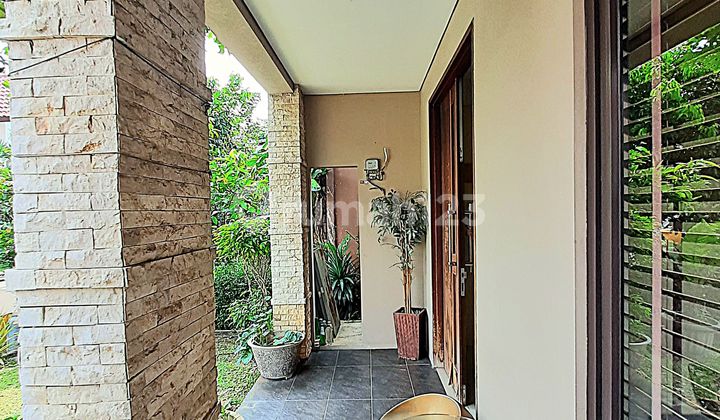 Rumah Modern 2 Lantai Ada Kolam Renang Fully Furnished Bagus Shm