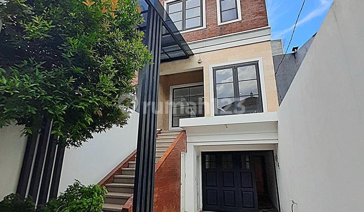 Rumah Baru Desain Modern French Classic Untuk Yang Berjiwa Muda