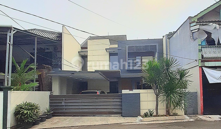 Rumah Modern Desain Arsitek Bagus Lokasi Strategis Dekat Mayapada