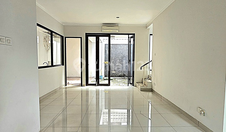 Rumah Modern 2 Lantai Dengan Teras Lokasi Dekat Sekolah Ternama 2