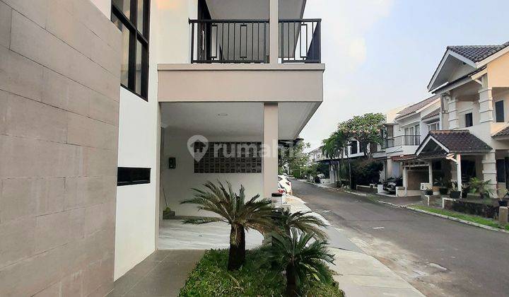 Rumah Baru Desain Modern Mewah Lokasi Depan Taman Dalam Cluster 2