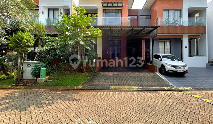 Rumah, 2 Lantai, SHM, Dekat Pusat Perbelanjaan, Siap Huni,