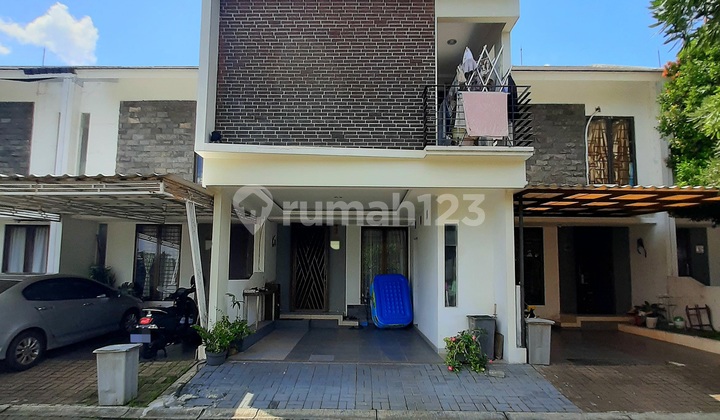 Rumah Minimalis 2 Lantai Direnovasi Lokasi Dekat Transmart Graha