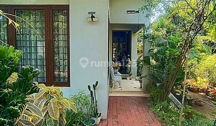 Rumah Modern Mediteranian Ada Taman Lokasi Nyaman Siap Huni Bagus 2