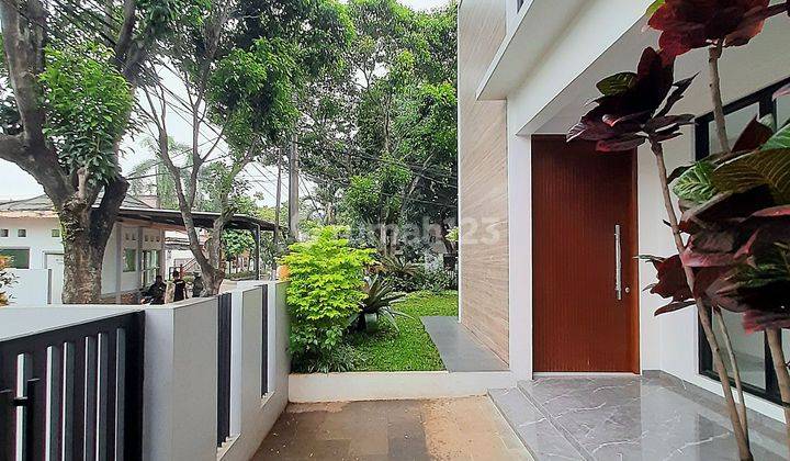 Rumah Baru Desain Modern Mewah Dengan Taman Cantik Jalan Utama  2