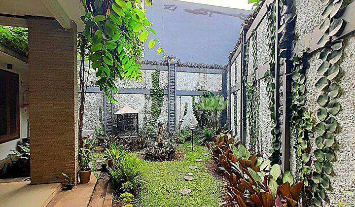 Rumah Modern Tropical Bagus 2 Lantai Ada Taman Cantik  2