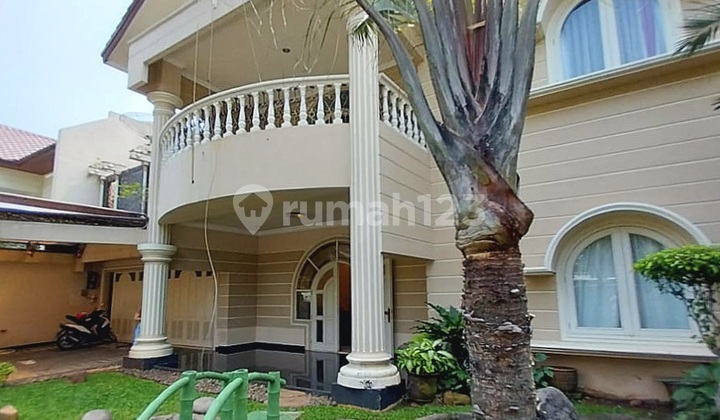 Rumah Mewah European Classic Dekat Jalan Raya Antasari