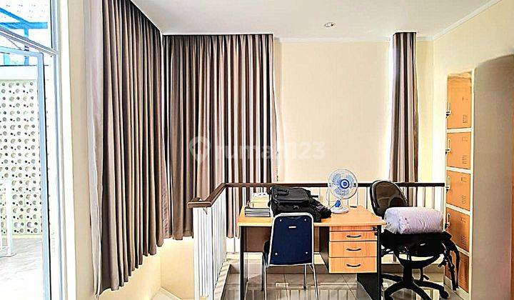 Rumah Modern Minimalis Ada Balkon Teras Lokasi Bagus Di Hoek 2