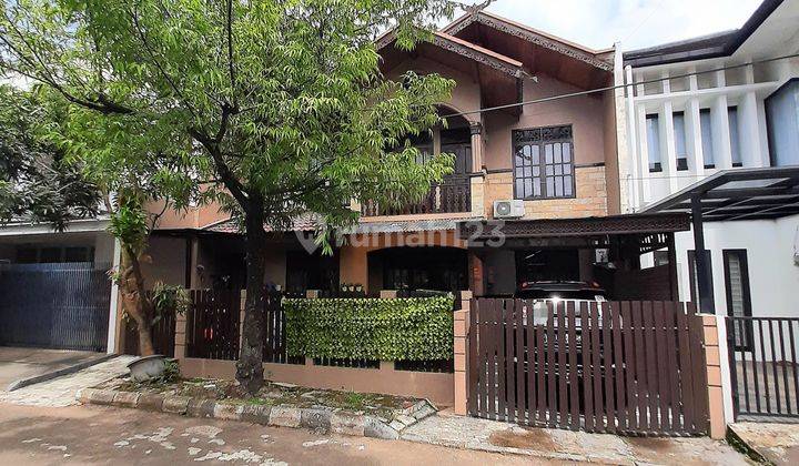 Rumah Minimalis 2 Lantai Sudah Renovasi Siap Huni Depan Taman  1