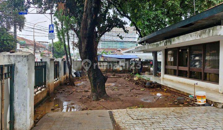 Di Sewakan Rumah lama dan tanah, lokasi Cempaka Putih Raya, Jakarta Pusat. Cocok untuk usaha restaurant, cafe, dan lain-lain karena lokasi pinggir jalan raya. 2