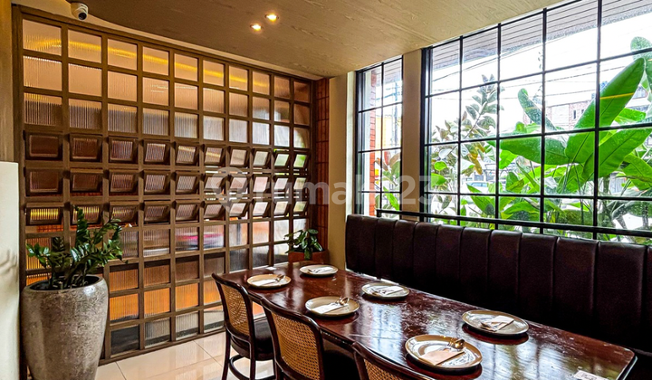 Bangunan Komersial 3 Lantai Lokasi Prime Cocok Untuk Banyak Usaha SHM