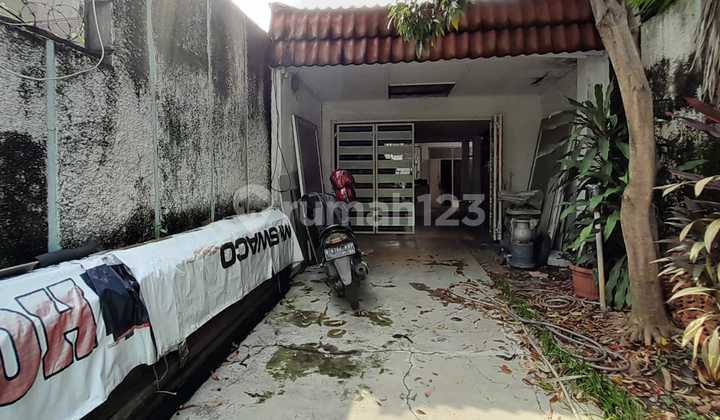 Rumah Hitung Tanah di Kemang Raya Jakarta Selatan, Lokasi Strategis, Bebas Banjir. 2