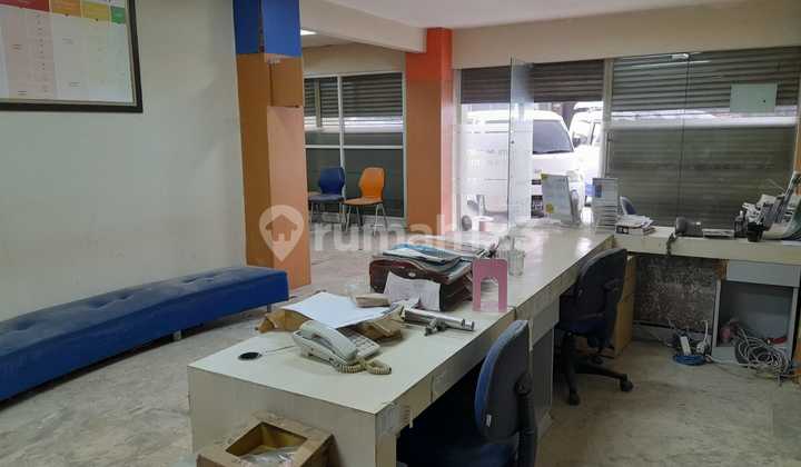 3 Ruko Gandeng, 4 Lantai, Siap Pakai Lokasi Strategis di Kawasan Perkantoran Kebayoran Baru, Jakarta Selatan