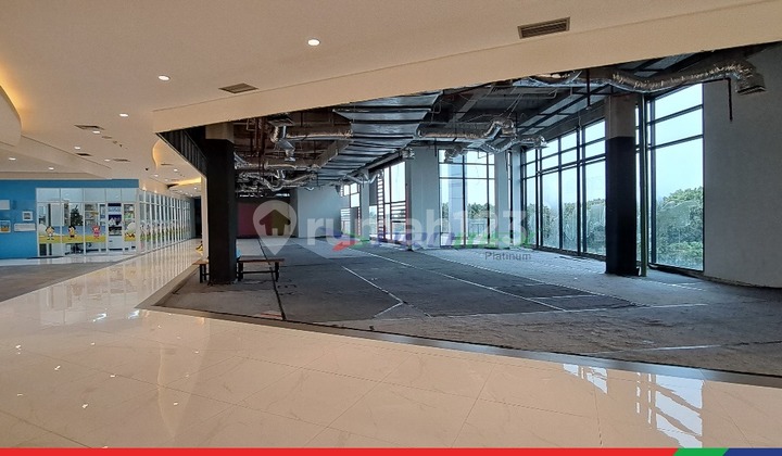 Gedung 4lantai + rooftop peruntukan komersil sebagai kantor, hotel maupun supermarket, lokasi strategis di Harapan Indah kota Bekasi