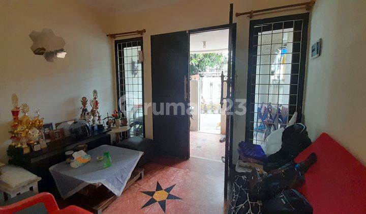 Well-Maintained and Move-In Ready House in Meruya, Kembangan. Flood-Free. 2