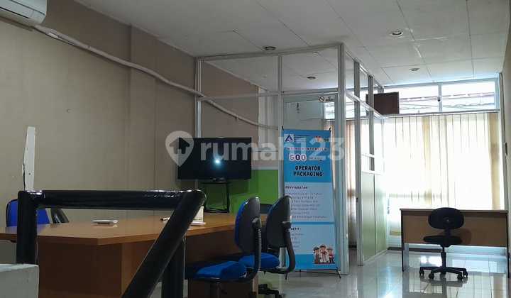 4-Story Ready-to-Use Shop House in Buncit, Pejaten Ragunan Near Kemang and JORR TB. Simatupang 2