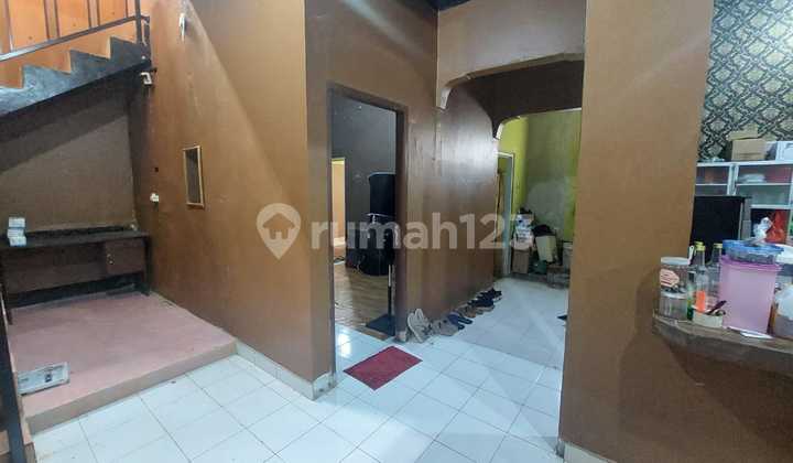 House in Limo Cinere Ready to Live In and Well-Maintained, Near Limo Toll Road and Krukut Toll Road. 2