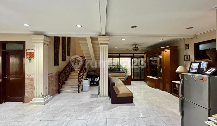 For Sale House in Kebayoran Lama Furnished 2