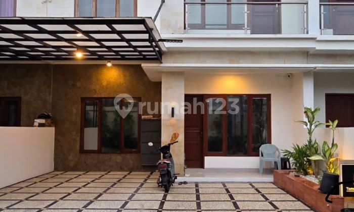 Rumah 2 Lantai Fully Furnished Dijual Seminyak