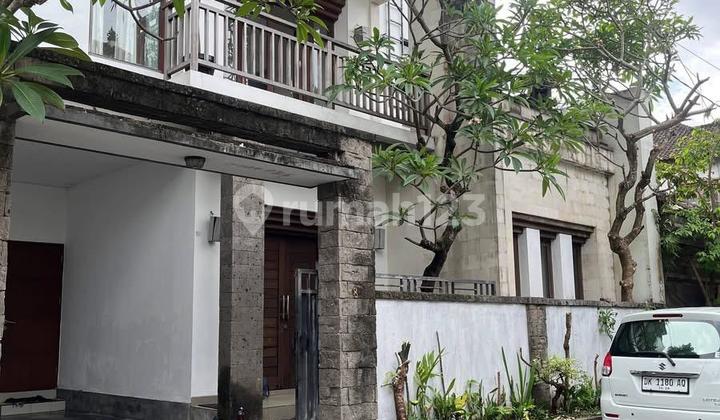 Disewakan Rumah 2 Lantai Dekat Universitas