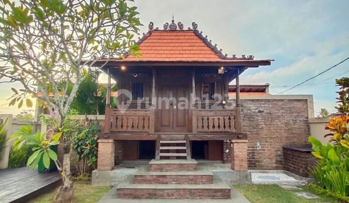 Joglo Villa for Rent Near Cemangi Beach