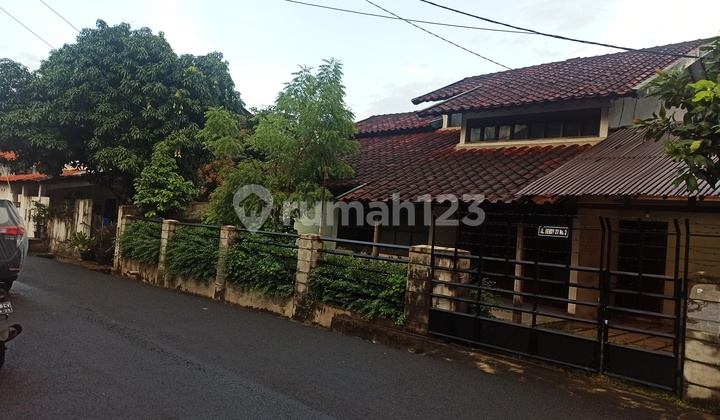 Rumah di Komplek JL Bendi Kebayoran lama Jakarta Selatan Akses Strategis - Murah