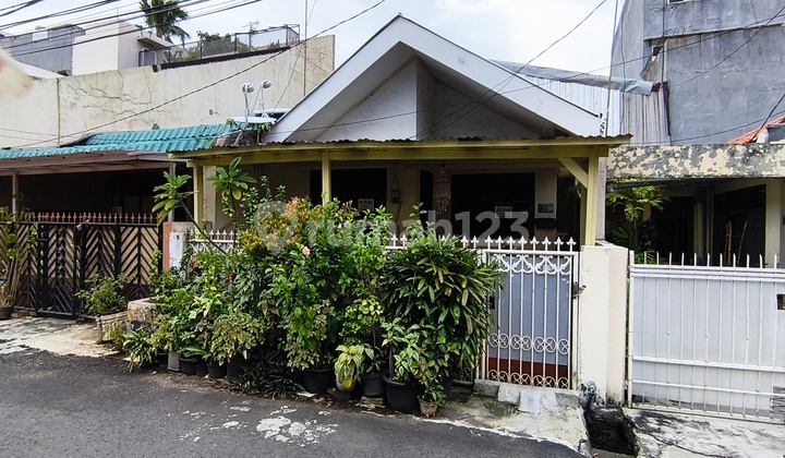 A House in a Quiet Rawamangun Complex, Comfortable and Good Environment, Access for 2 Cars, Strategic Location 2