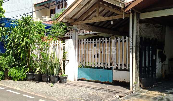 Rawamangun House on Kayu Putih Street, Access for 2 Cars, Affordable