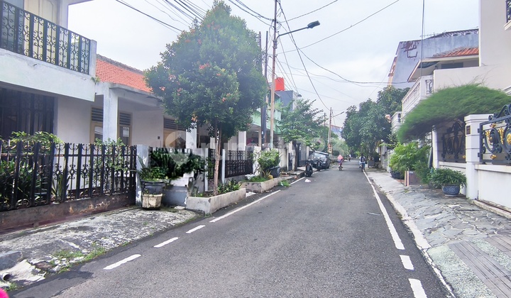 Rawamangun House in a Complex, 2-Car Street, One Gate Access, Strategic Location. 2