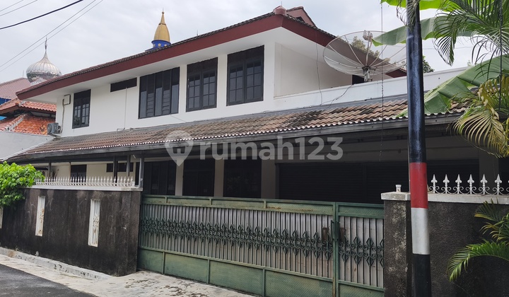 Rumah Rawamangun , Tanah Luas dan Lokasi Strategis, Akses 2 Mobil, Lingkungan Tenang dan Nyaman