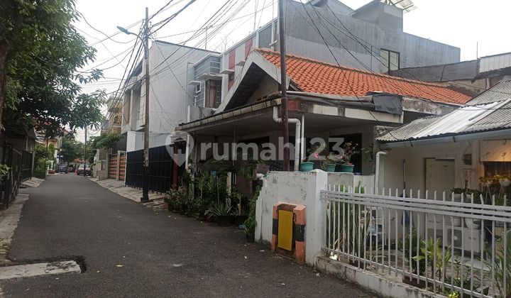 Rawamangun House, Sunan Street Behind Al Azhar Sunan Giri Rawamangun, One Gate Complex, Safe, Comfortable, Strategic. 2