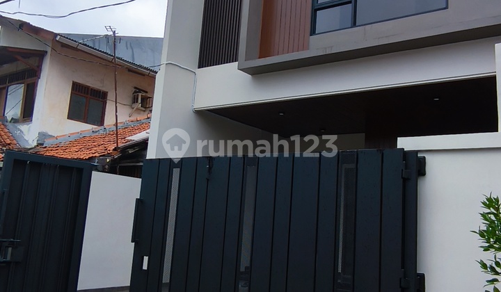 Rumah Cantik Rawamangun Bergaya Minimalis Modern Siap Huni