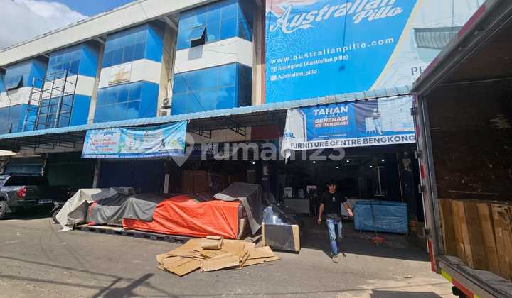 For Sale 1 Unit of 3-Storey Shophouse in Bengkong City 255M2