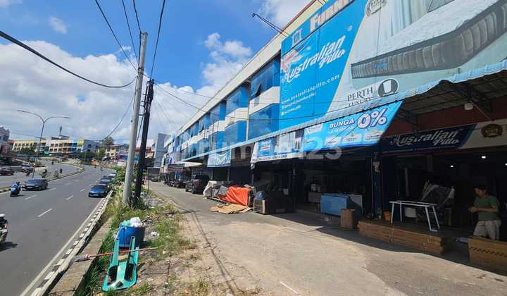 For Sale 1 Unit of 3-Storey Shophouse in Bengkong City 255M2 2