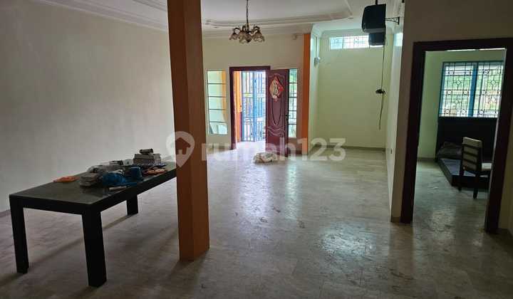 4 rooms, 4 toilets, Batam Center, fully furnished, next to Mega Mall, Rp.60 million/year, Villa Bukit Indah