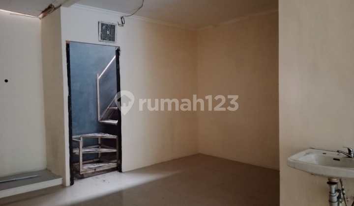 Ruko Sunter by the Main Road