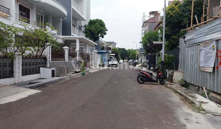 Sunter House Not Far From Main Road 2