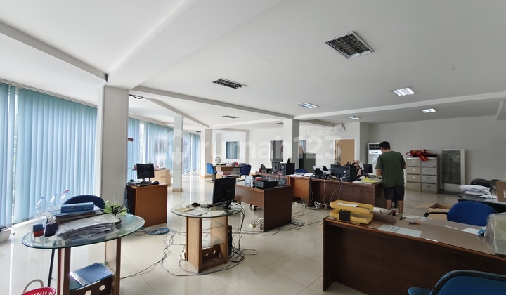 Gedung Exshowroom di Jakarta Pusat Dekat Mangga Dua Dijual Cepat