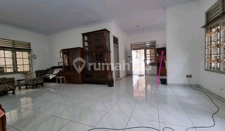 Rumah Dijual di Rajawali Selatan bisa untuk Usaha 2