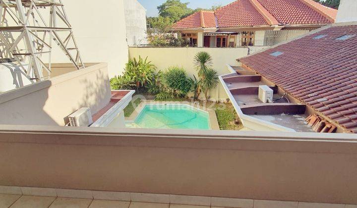 Rumah Menteng 2 Lantai Siap Huni bagus swimmingpool 9