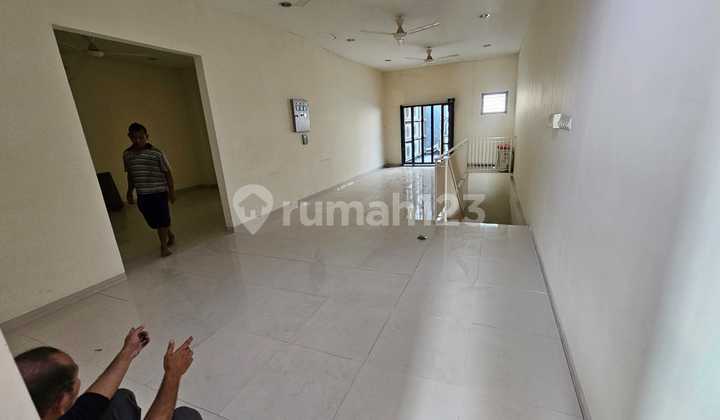 4-Story Shophouse in Kembangan, West Jakarta, Good Condition, Ready to Use 4-Story Shophouse in Kembangan, West Jakarta, Good Condition, Ready to Use