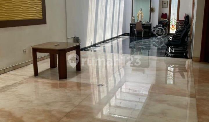 Rumah 3 Lantai Kemayoran Bagus Furnished
