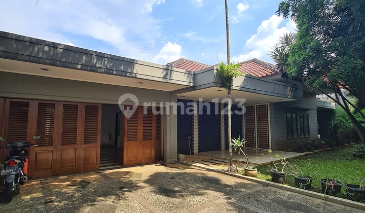Nice House Prime Area and Quiet In Pondok Indah 2
