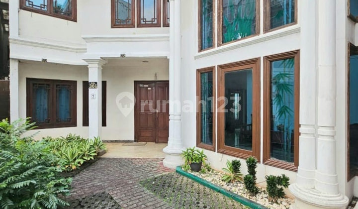 Classic Modern House Near Gancit South Jakarta