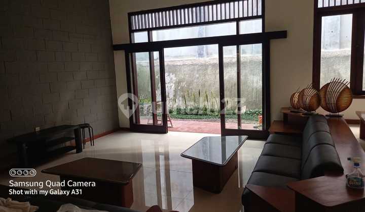 Strategic Ready-to-Occupy House in Setrasari Near Pasteur Toll Road Strategic Ready-to-Occupy House in Setrasari Near Pasteur Toll Road