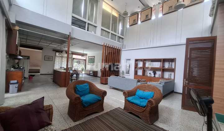 Rumah Besar Nyaman Terawat di Sayap Terusan Sutami Bandung Rumah Besar Nyaman Terawat di Sayap Terusan Sutami Bandung