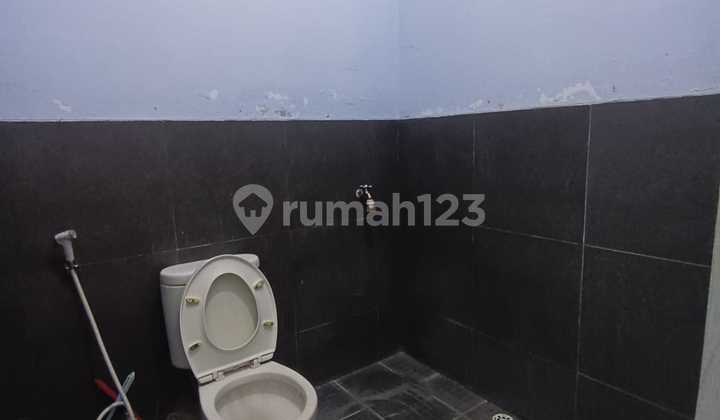 Rumah Luas Nyaman Siap Huni di Taman Kopo Indah 1 2