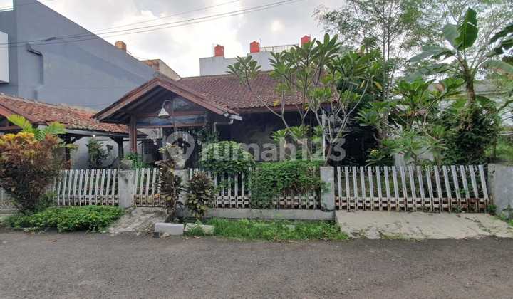 Rumah Hoek Murah Hitung Tanah di Komplek Arcamanik Bandung