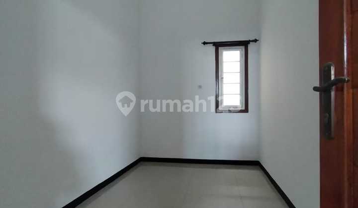 Minimalist House Ready to Live in Taman Kopo Indah 3 2
