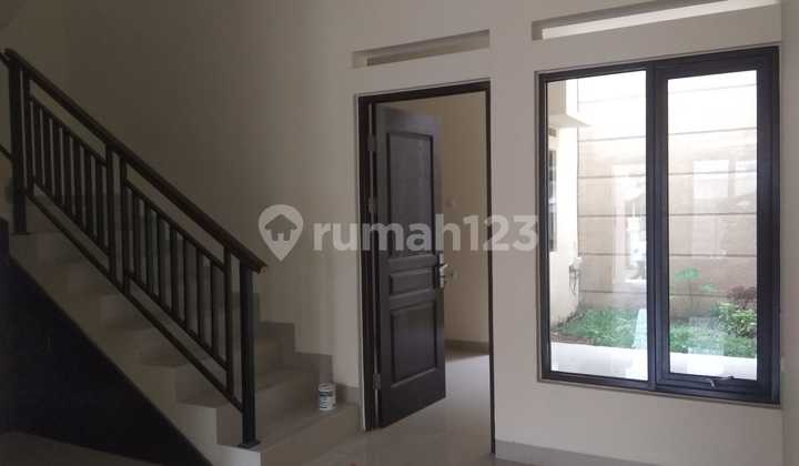 New Minimalist 2-Story House, Pasirluyu Wing, Twin Bkr 2